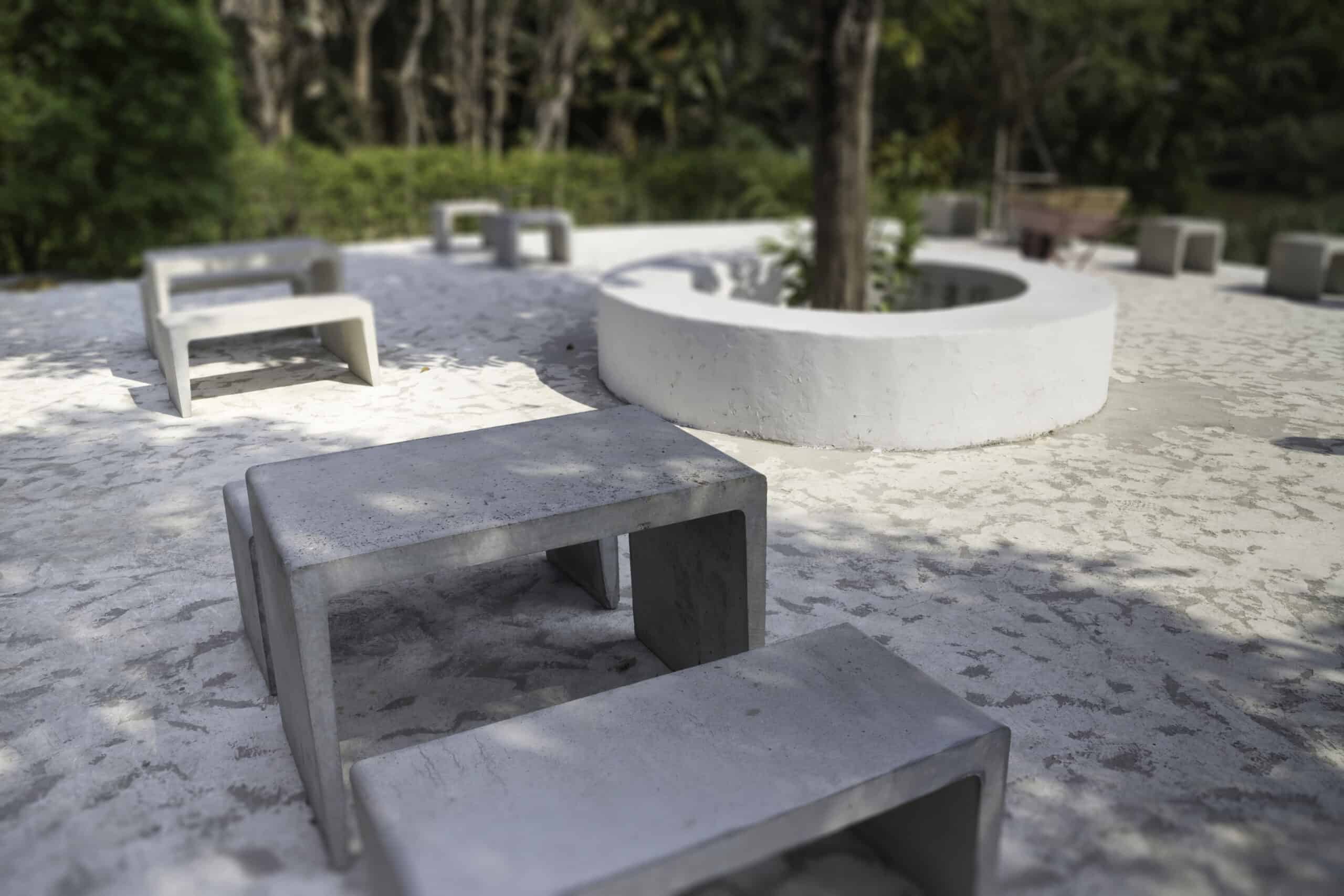 Stoliki i ławki ogrodowe z betonu