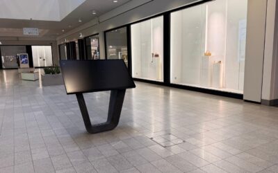 Podstawa kiosku multimedialnego z betonu architektonicznego – Warszawa