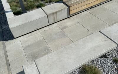 Siedziska z betonu architektonicznego – Centrum Usług Publicznych w Opolu